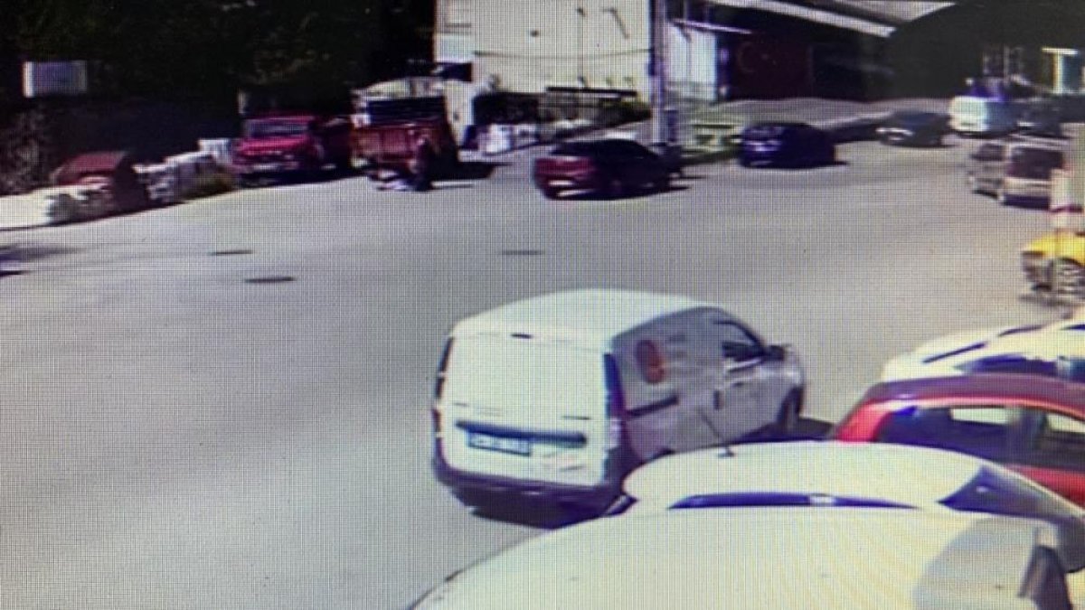 Karabük'te yaşlı kadın, kamyonetin altında kaldı