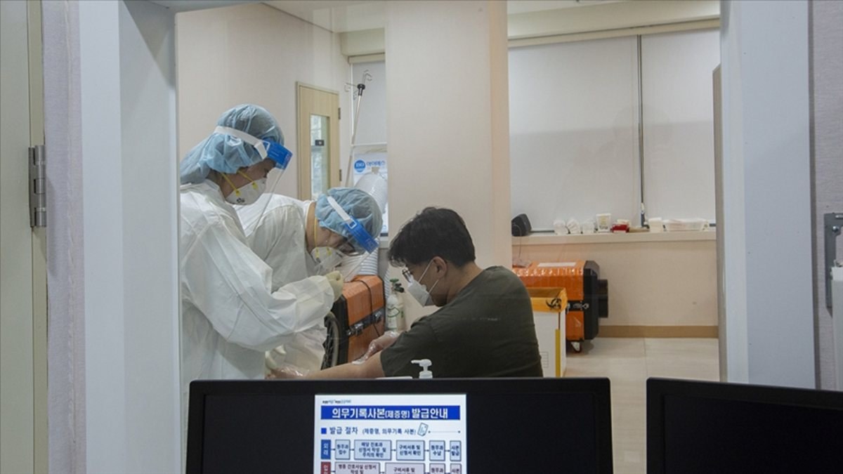 Kuzey Kore'de koronavirüs 24 saatte 21 can aldı