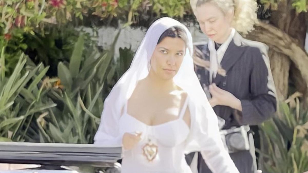 Kourtney Kardashian ve Travis Barker resmi olarak evlendi