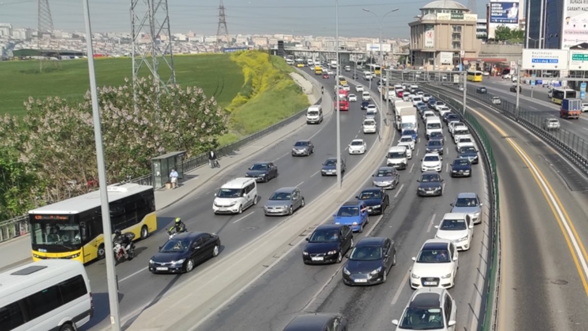 İstanbullular güne trafikle başladı