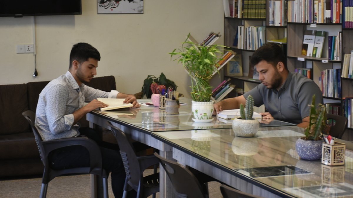 Kerkük'teki köy kütüphanesinde Türkçe kitaplar ilgi odağı oluyor