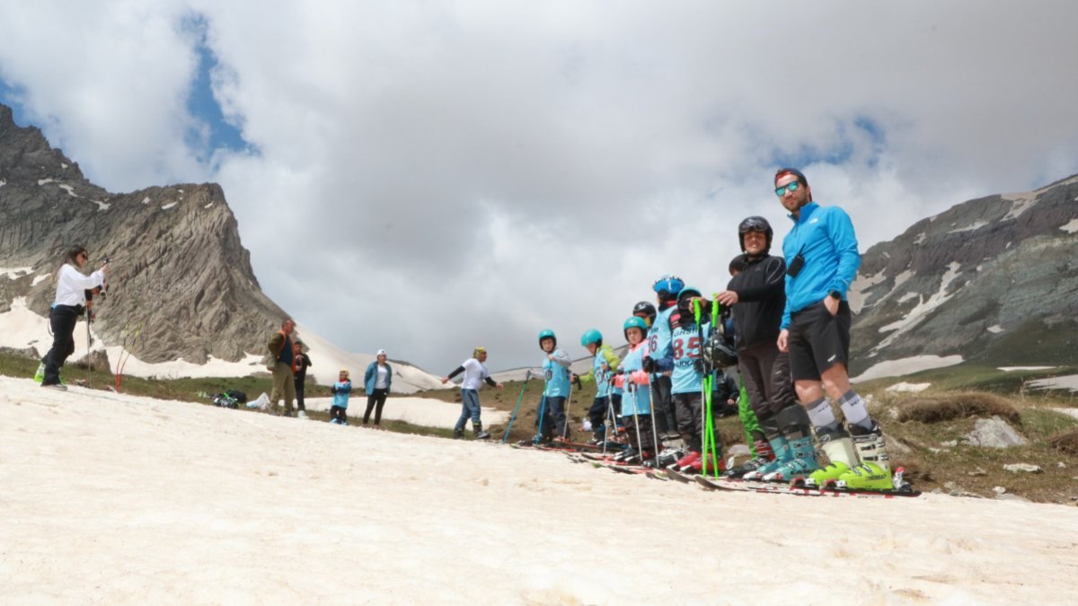 Hakkari Berçelan Yaylası'nda kayak yarışması