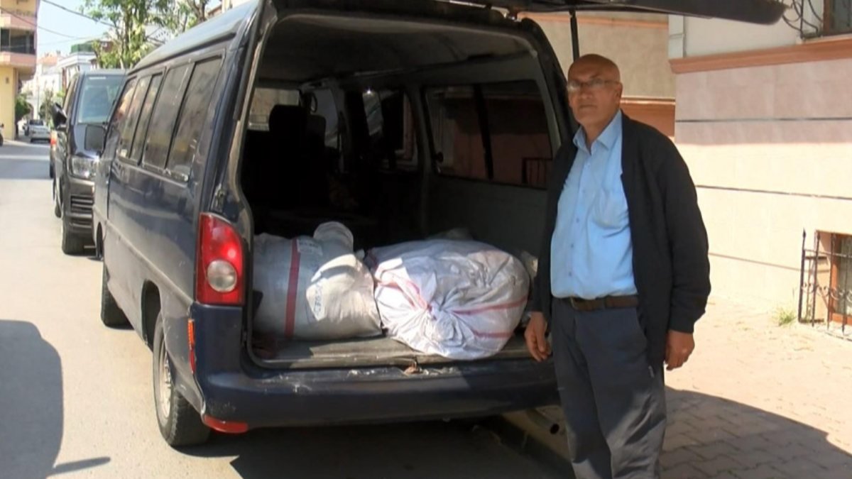 Bahçelievler'de minibüsündeki 44 bin lira değerindeki çorapları çaldılar
