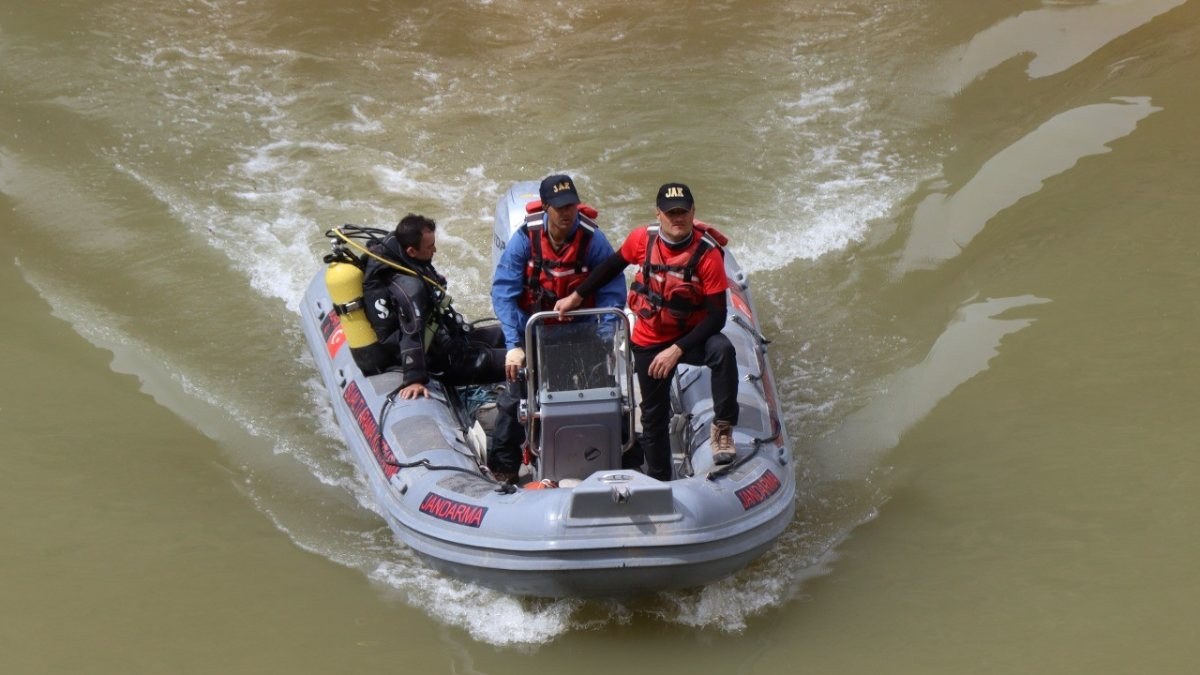 Erzurum'da nehre düşen sürücü 19 gündür kayıp