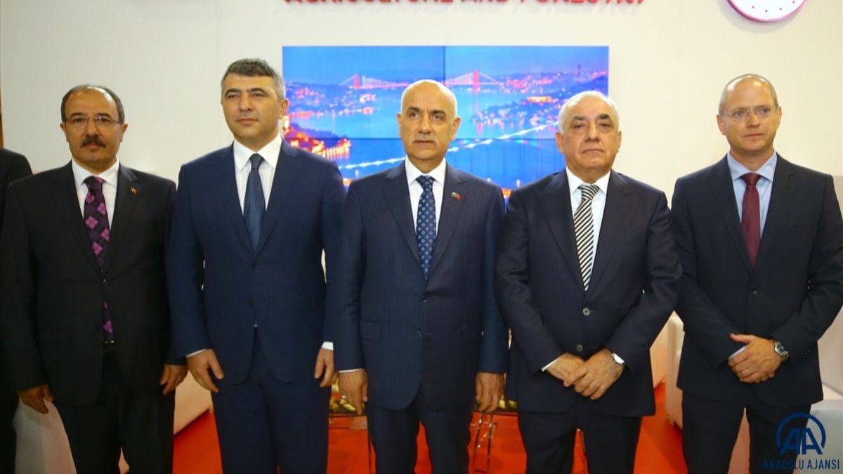 Bakan Vahit Kirişci Azerbaycan'da fuara katıldı