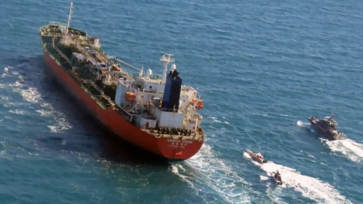İran'a ait gemiye saldırı yapıldı