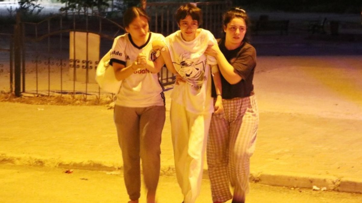 Denizli'de kız yurdunda zehirlenme şüphesi: 65 öğrenci hastaneye kaldırıldı