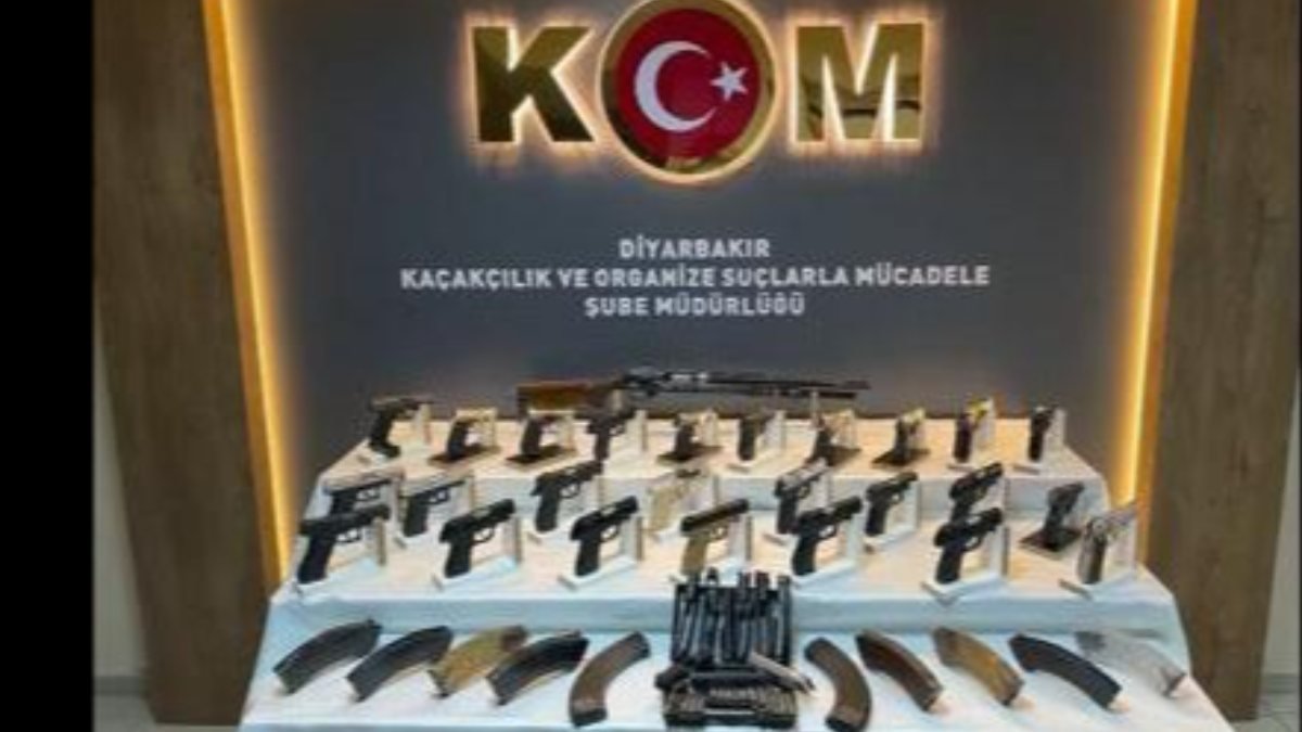 Diyarbakır'da yasa dışı silah ticareti yapan şahıslar yakalandı