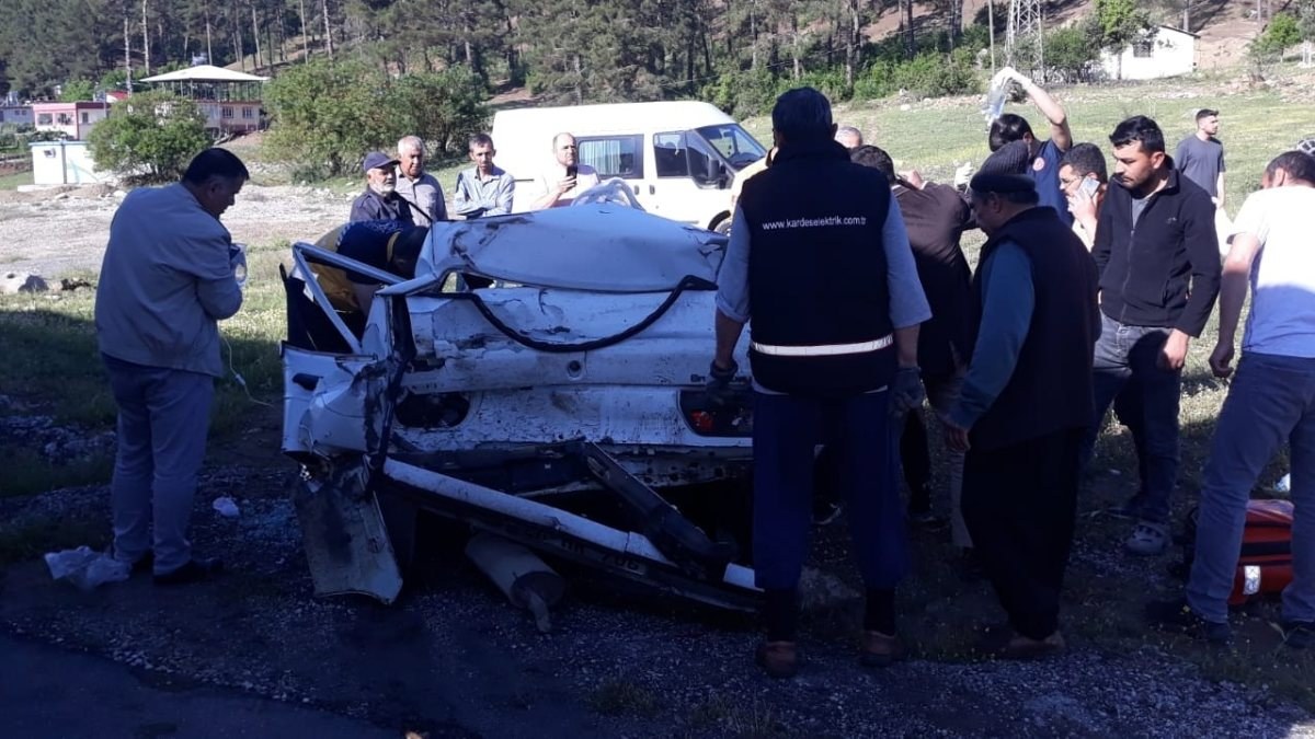 Kahramanmaraş'ta tır otomobile arkadan çarptı; 1 ölü 3 yaralı