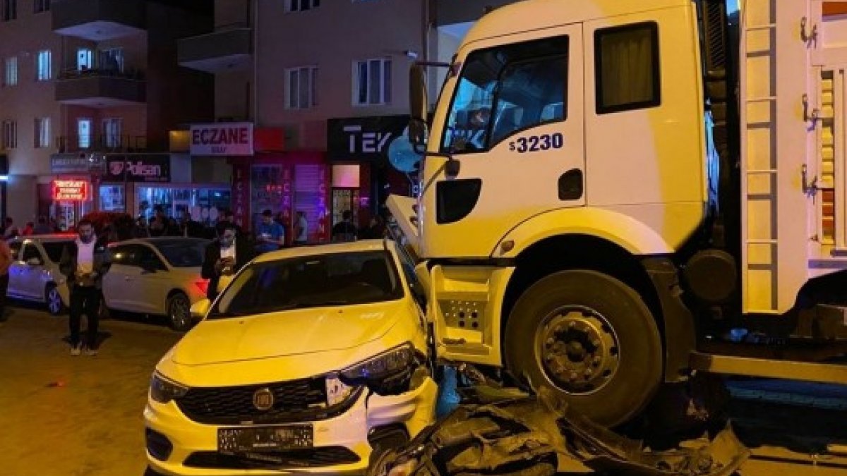 Bursa'da freni boşalan kamyon 9 aracı biçti