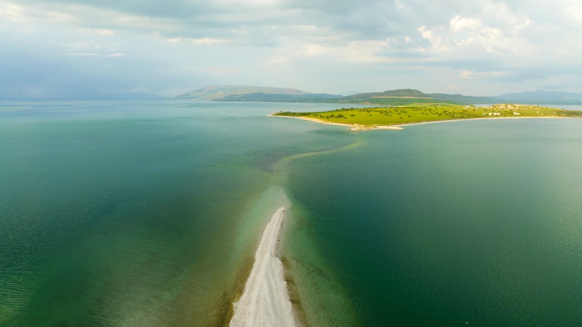 Van'ın Maldivler’i aratmayan adası Çarpanak