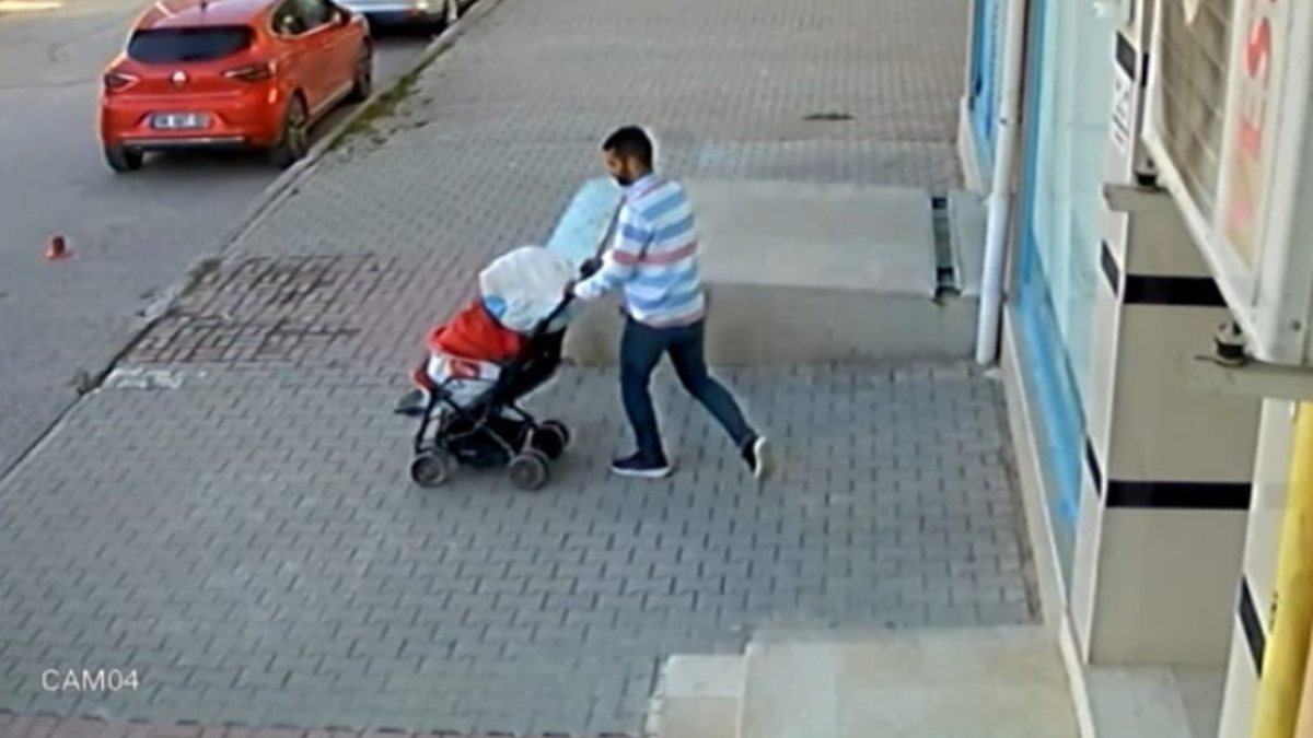 Aksaray'da eşyaları bebek arabasında taşıyan hırsız kameraya takıldı