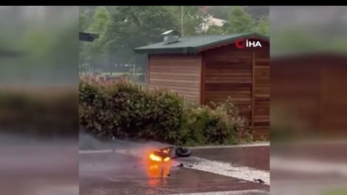 Başakşehir'de elektrikli scooter alev alev yandı