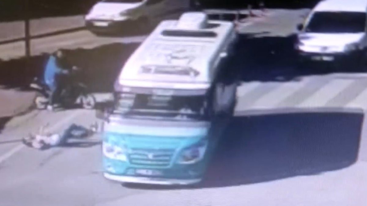 Konya'da trafik ışığına uymayan minibüsçü, yayaya çarptı