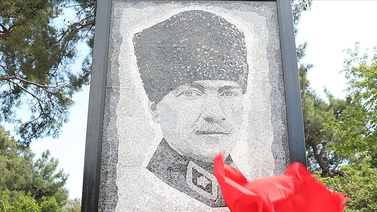 25 bin taştan yapılan Atatürk'ün mozaik anıtı