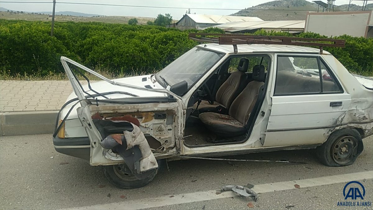 Adana'da çöp atarken araba çarptı: Hayatını kaybetti