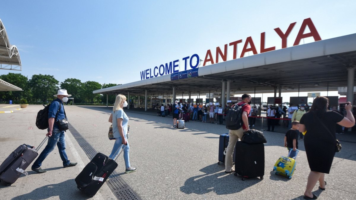 Antalya'ya gelen turist sayısı 2 milyonu geçti