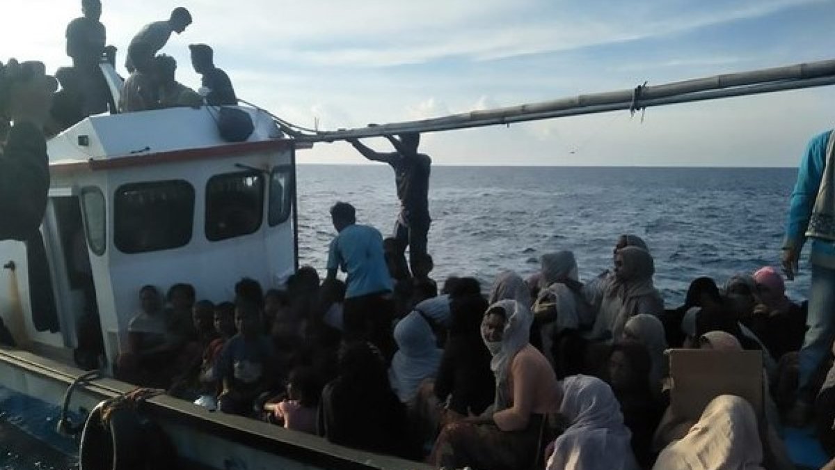 Arakanlı Müslümanlar denizde can verdi: 14 ölü