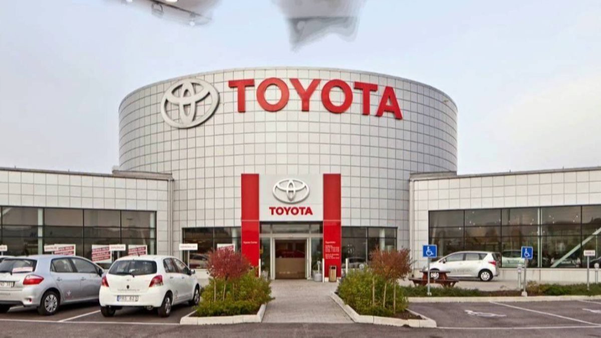 Toyota, çip krizi nedeniyle üretim hedefini yine düşürdü
