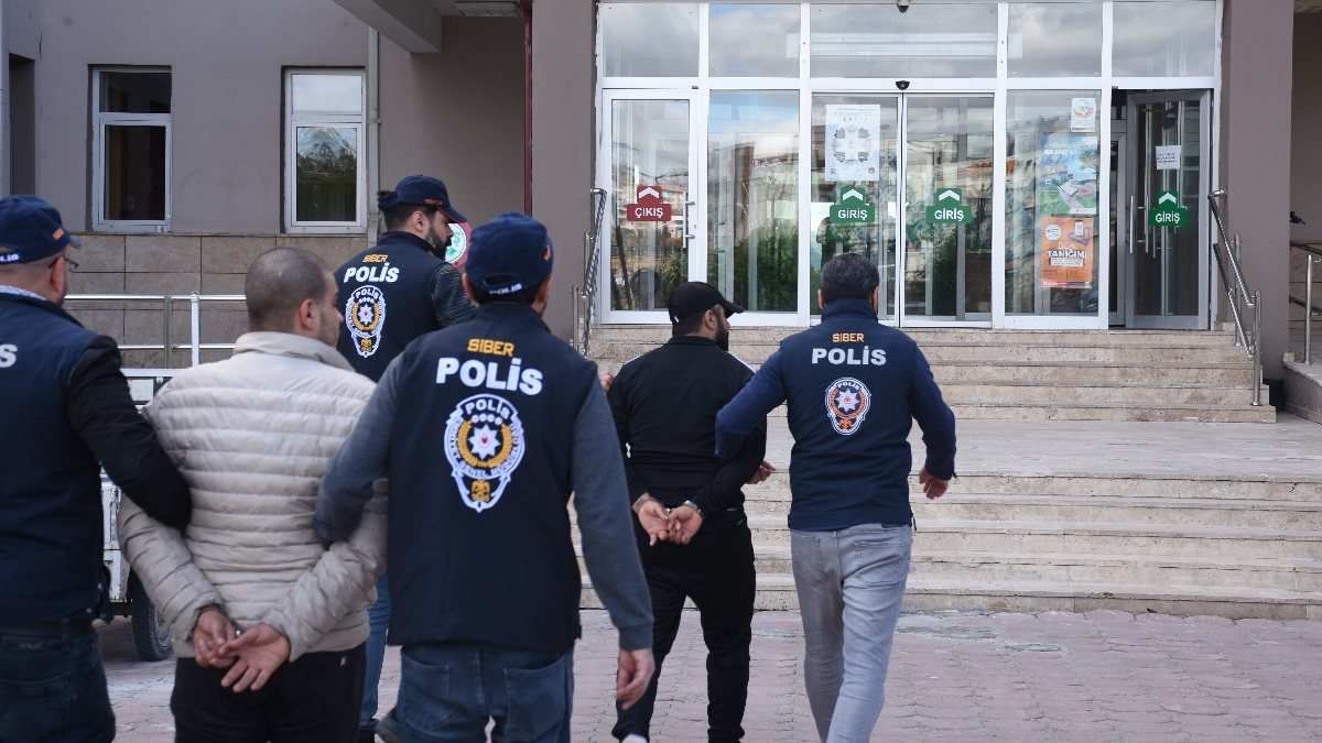 Sivas'taki sosyal medya dolandırıcıları yakalandı