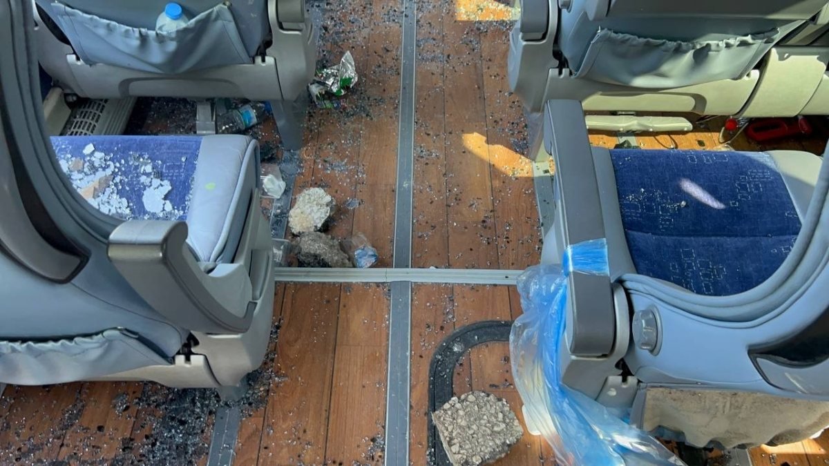 Sakarya'da taraftar kavgası: Otobüs paramparça oldu