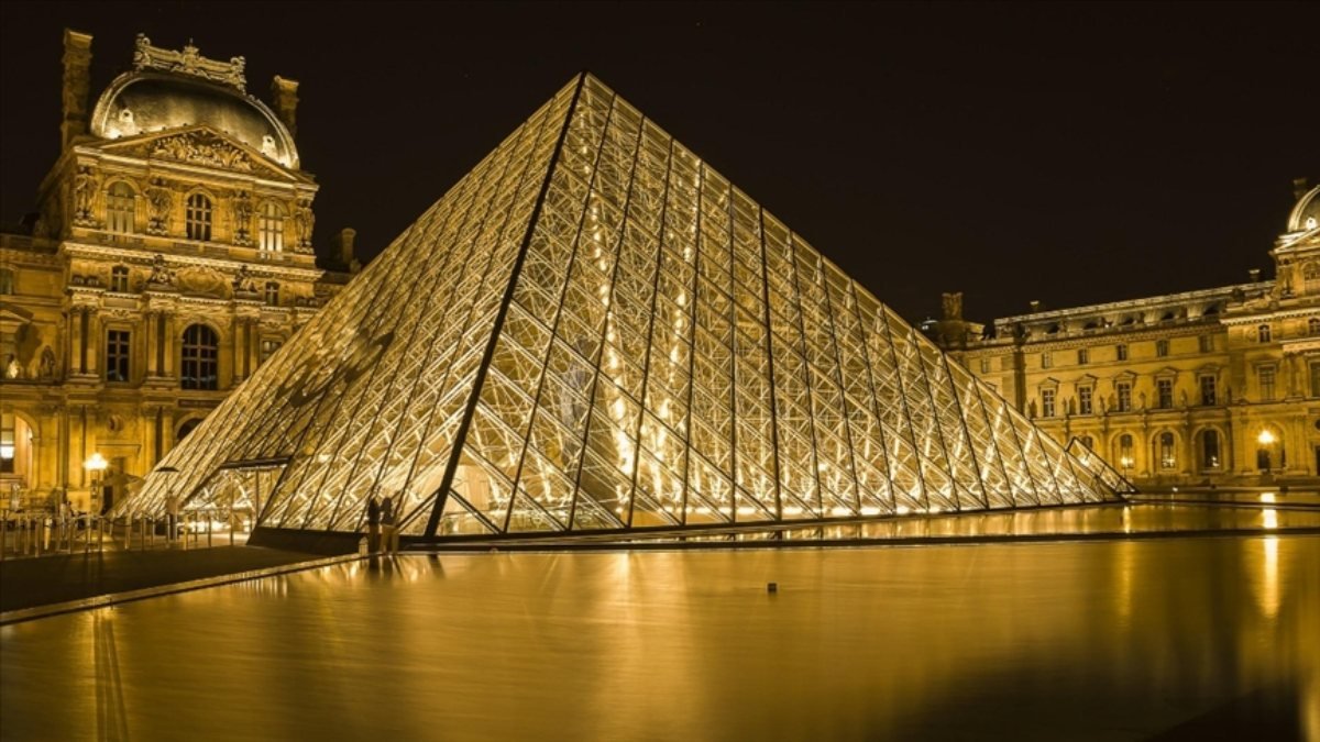 Fransa'da Louvre Müzesi eski müdürü, tarihi eser kaçakçılığı ile gündeme geldi