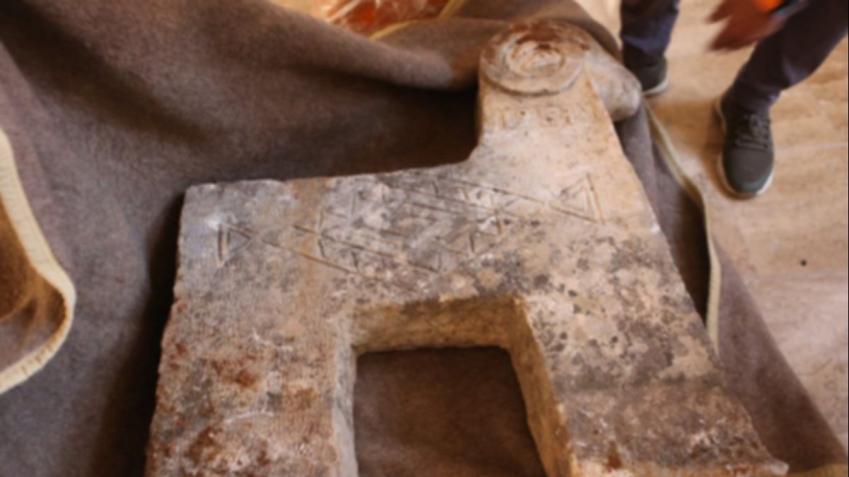 Tunceli'de kırmızı bültenle aranan tarihi mezar taşı bulundu