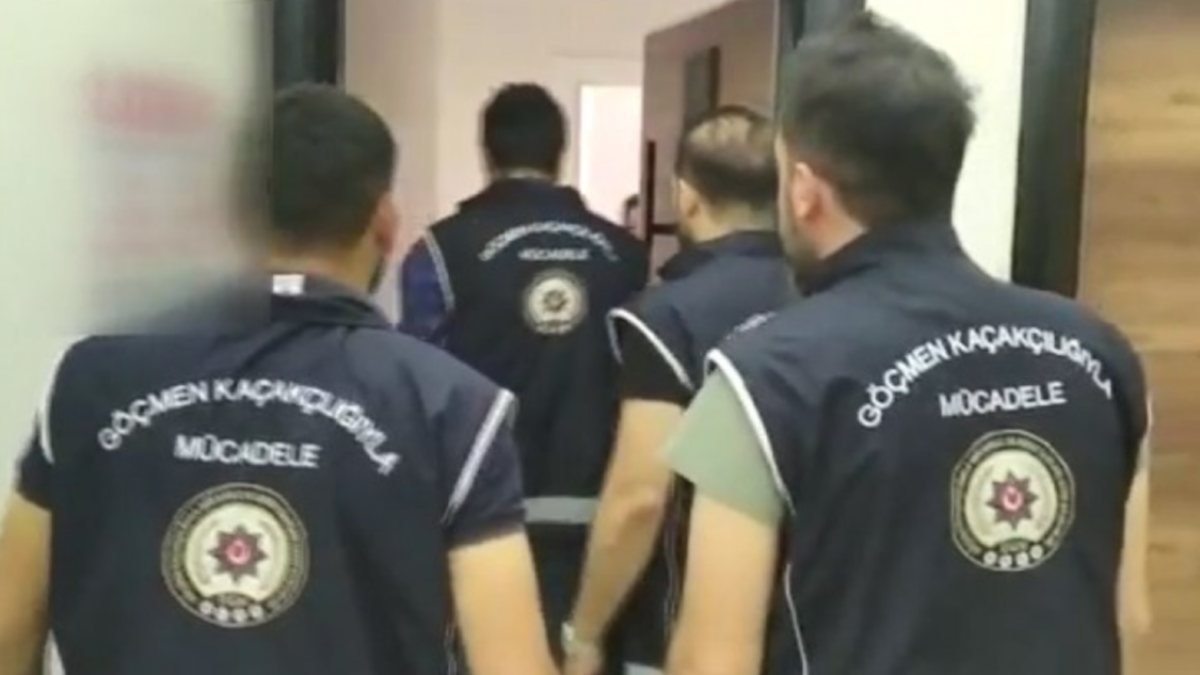 İstanbul'da sahte 'ikamet izni' operasyonu: 2 gözaltı