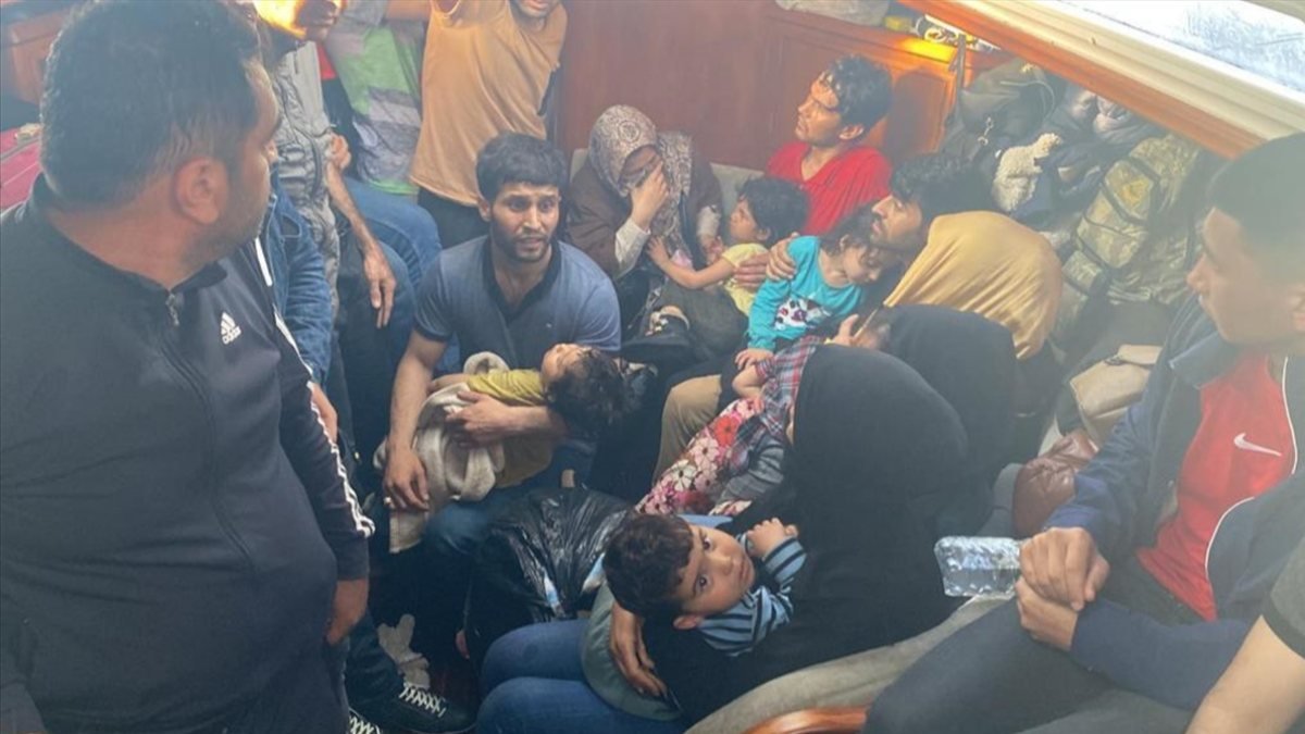 Muğla’da, 35 kaçak göçmen yelkenli teknede yakalandı