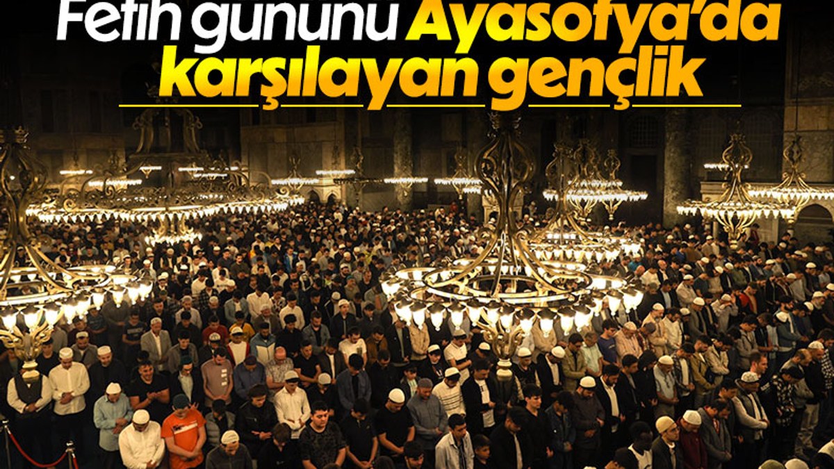 İstanbul'un Fethi'nin 569. yılında gençler, Ayasofya'da namaz kıldı