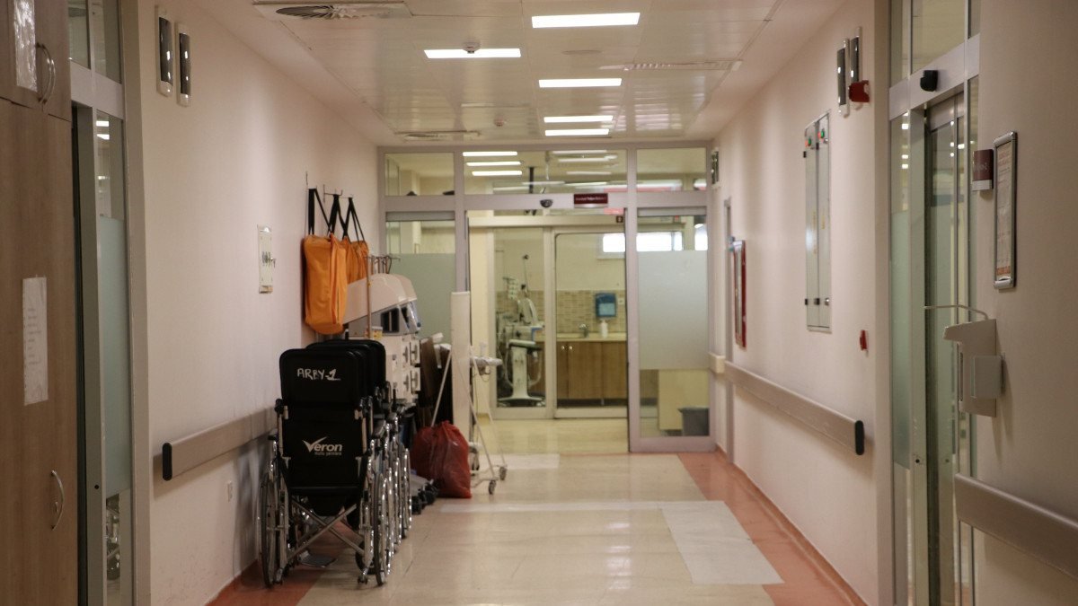 Ankara'da, ilk pandemi hastanesi yoğun bakım kapılarını kapattı