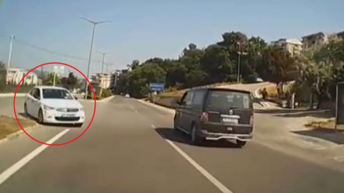 Bursa'da araç kamerasına yansıyan kaza
