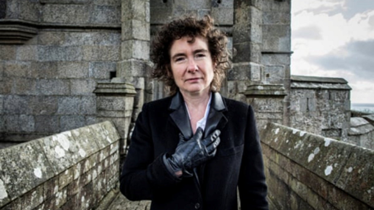 Jeanette Winterson’ın esprili ve hüzünlü romanı: Taş Tanrılar