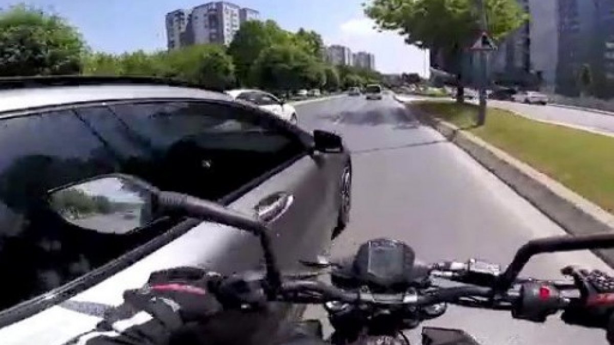 Bakırköy'de motosikletli ile kadın sürücü arasında tartışma
