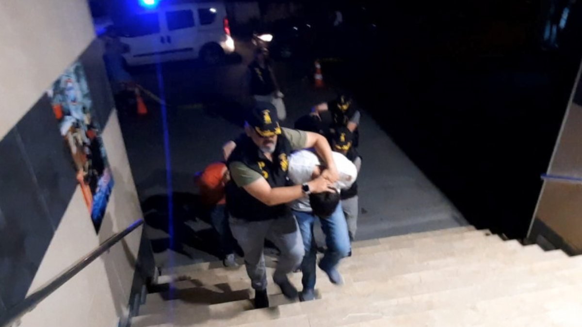 İstanbul'da kuyumcu aracından altın çalan çete çökertildi