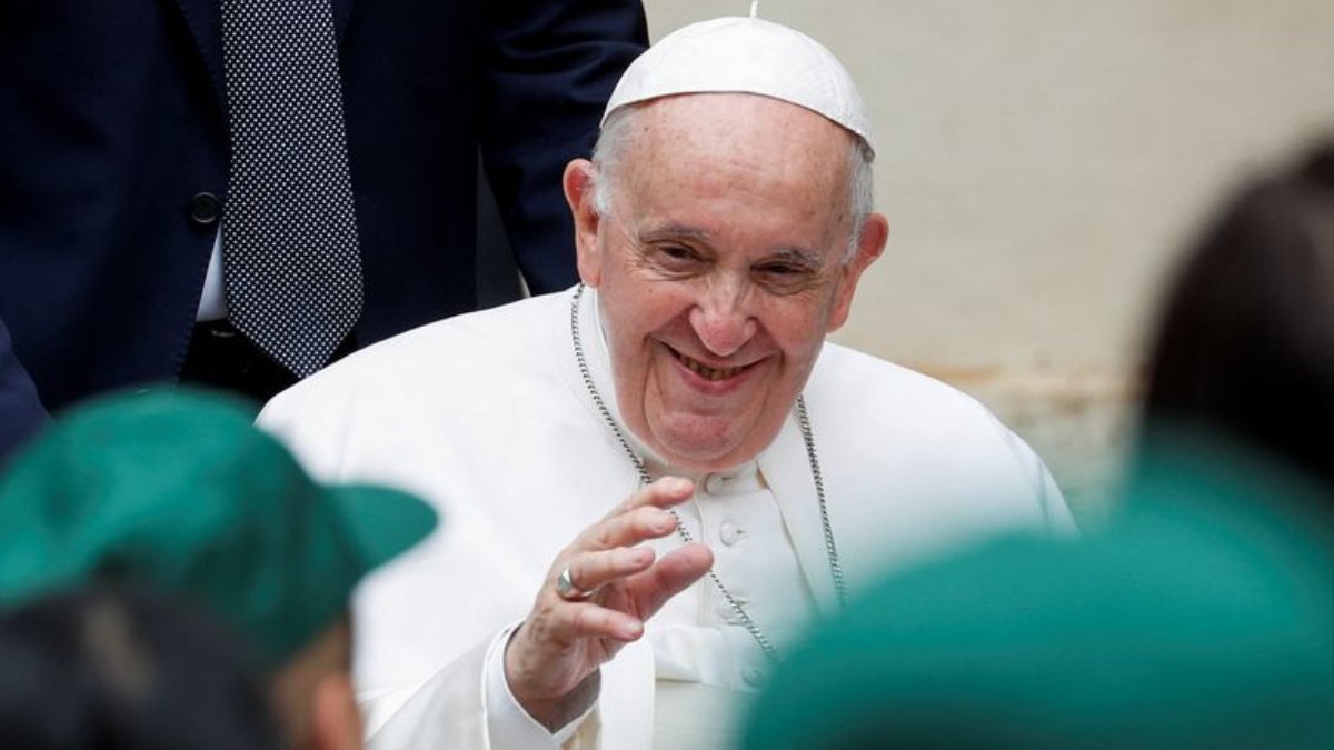 Papa, Ukrayna ziyareti için ülke yetkilileriyle görüşecek
