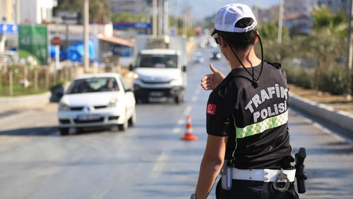 Uşak'ta alıkonulan genç kızı polisler kurtardı