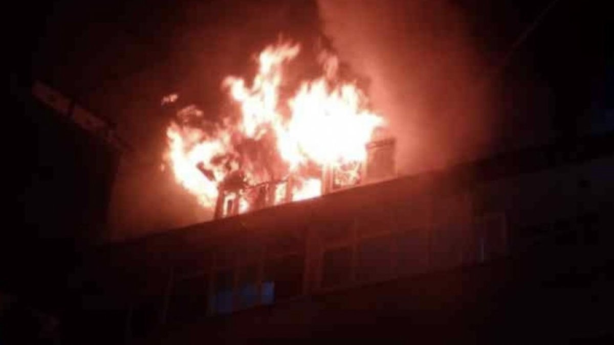 Sancaktepe'de 5 katlı binada yangın