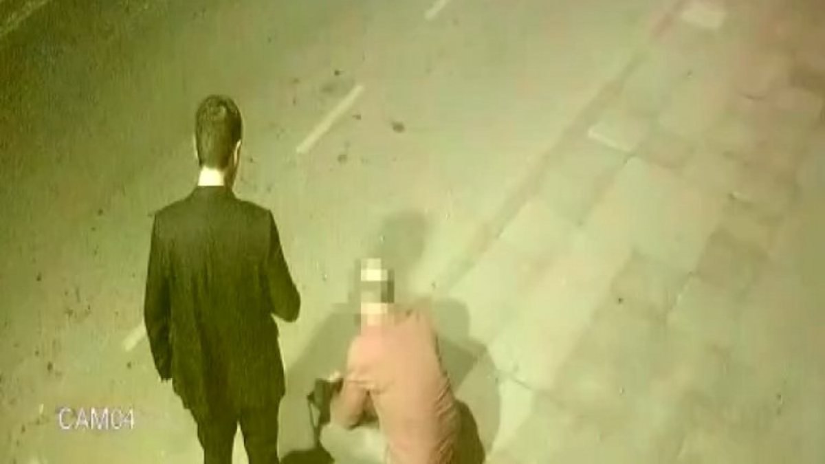 Silivri’de, kaldırımda havai fişek patlatan şahıslardan biri yakalandı