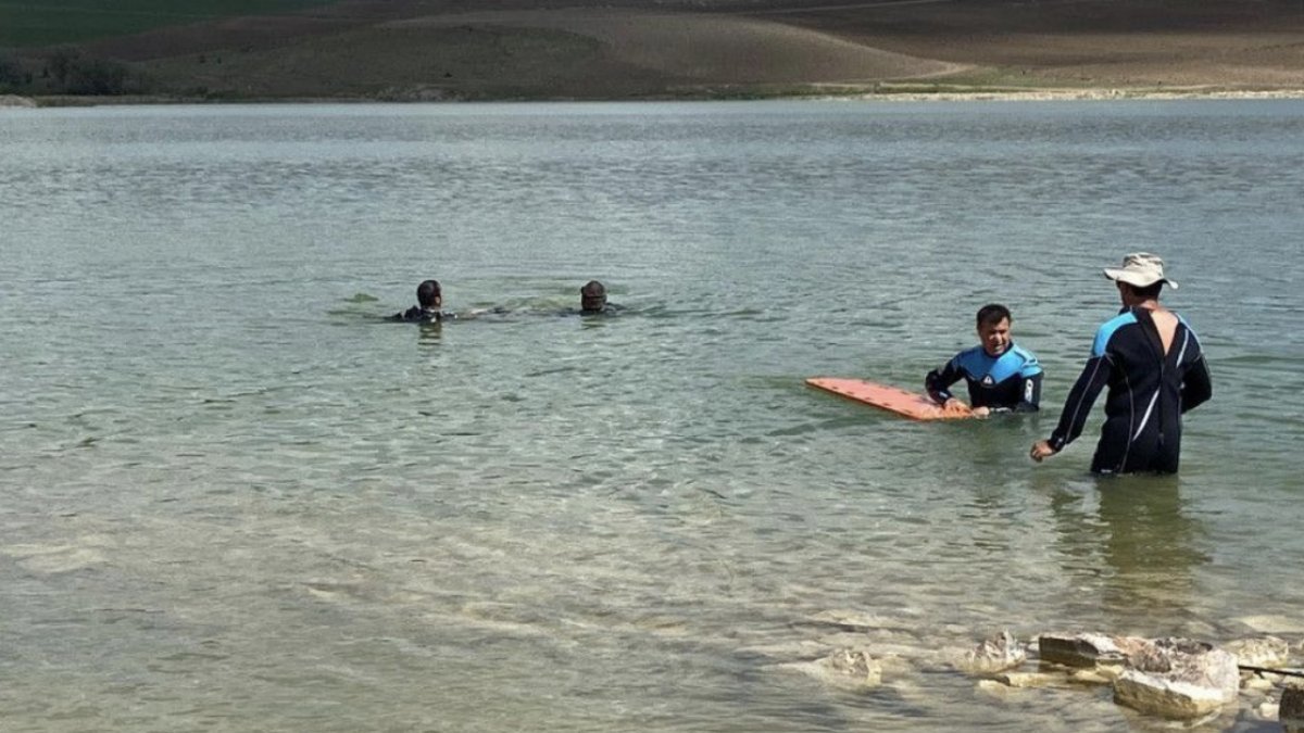 Aksaray'da baraj gölüne giren 3 genç'ten 2'si boğuldu