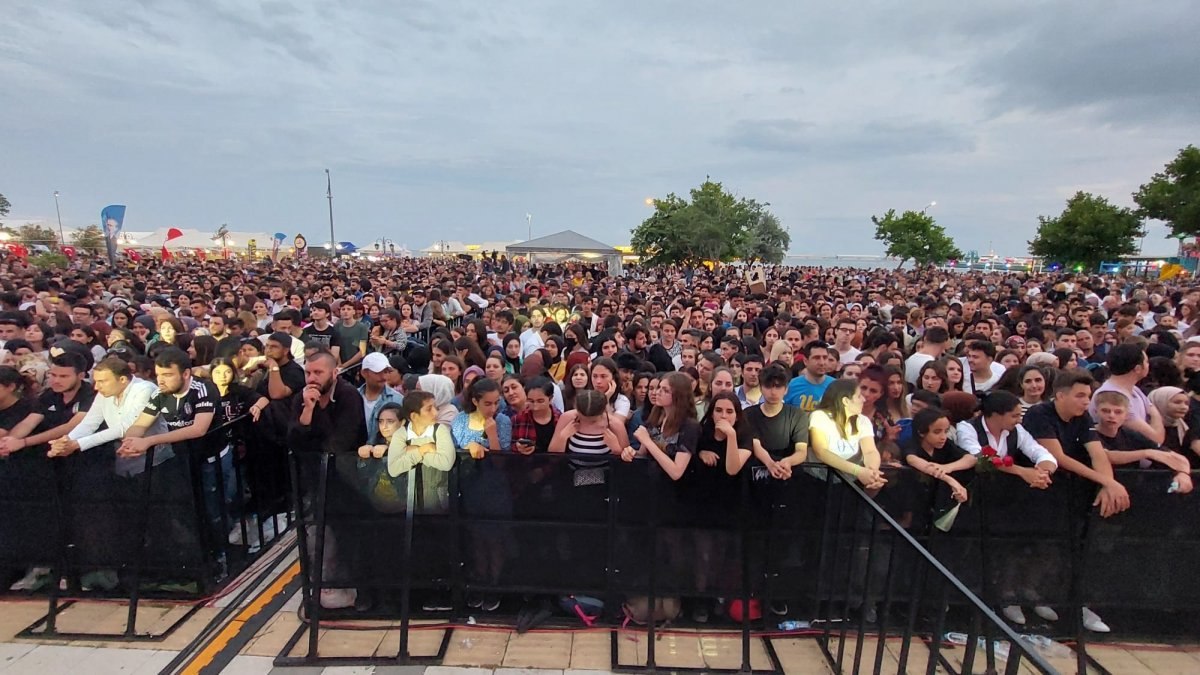 Tekirdağ'da kiraz festivali başladı, şehirde adım atacak yer kalmadı
