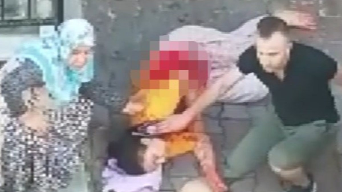 Esenyurt'ta annesini bıçaklayan kız tutuklandı