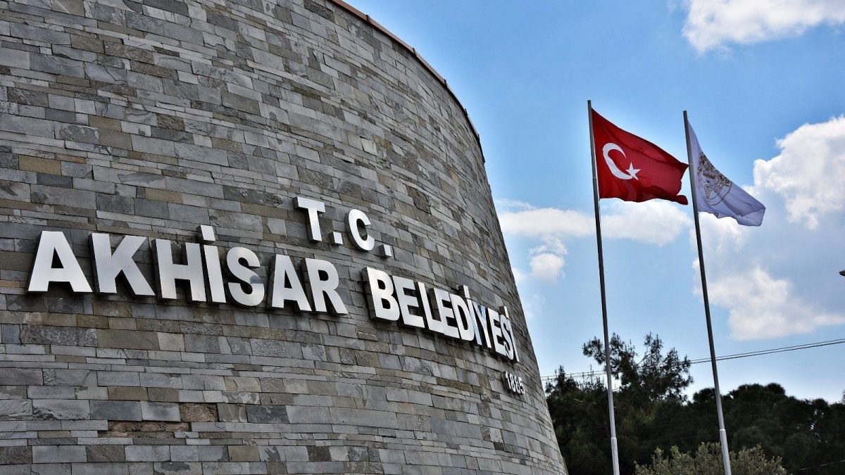 CHP'li Akhisar Belediyesi icralık oldu