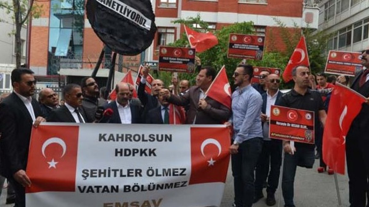 Ankara'da şehit aileleri, polise yumruk atan Salihe Aydeniz' i protesto etti