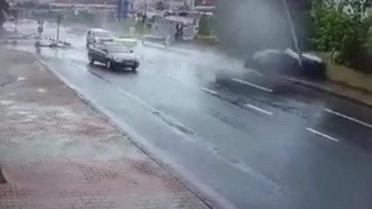 Sultangazi'de sollama yapmaya çalışan sürücü kaza geçirdi