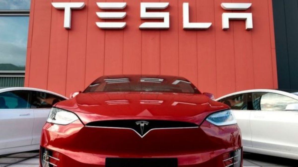 Tesla, ABD'de en çok otopilot kazasına karışan şirket oldu