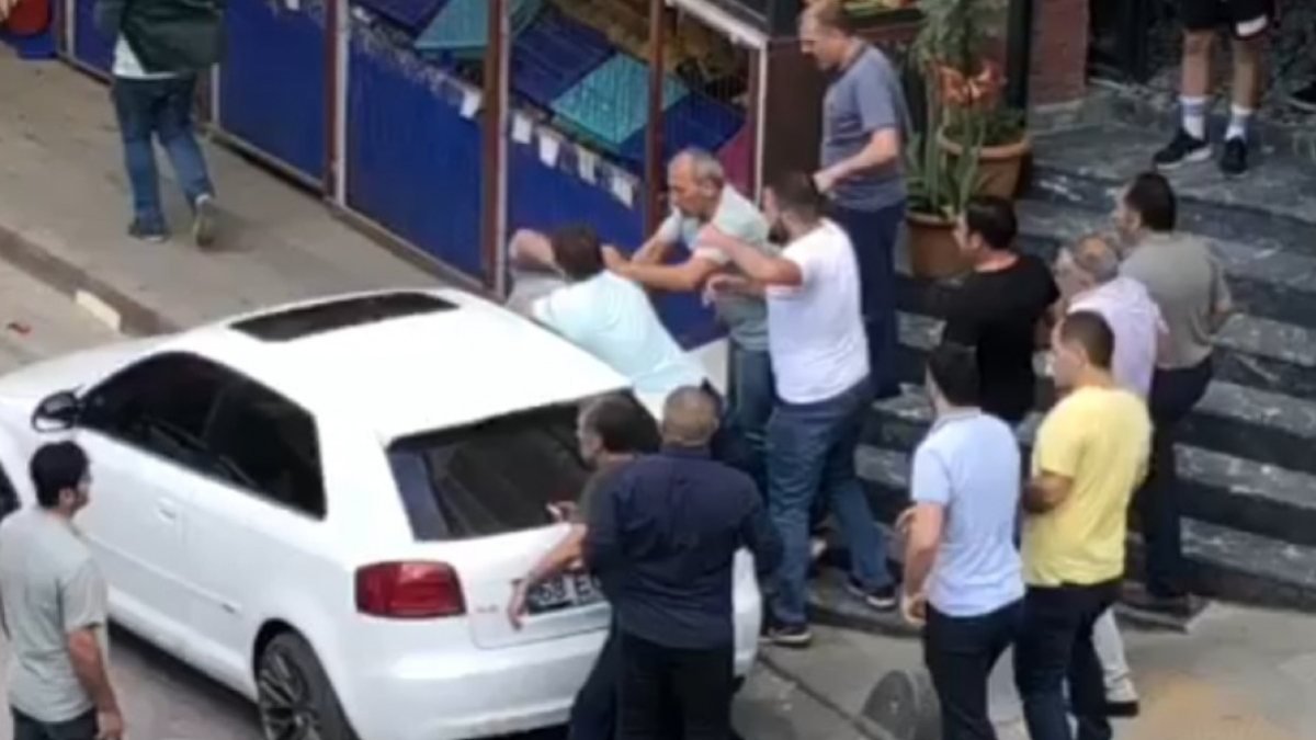 İstanbul'da esnaflar park yeri yüzünden kavgaya tutuştu