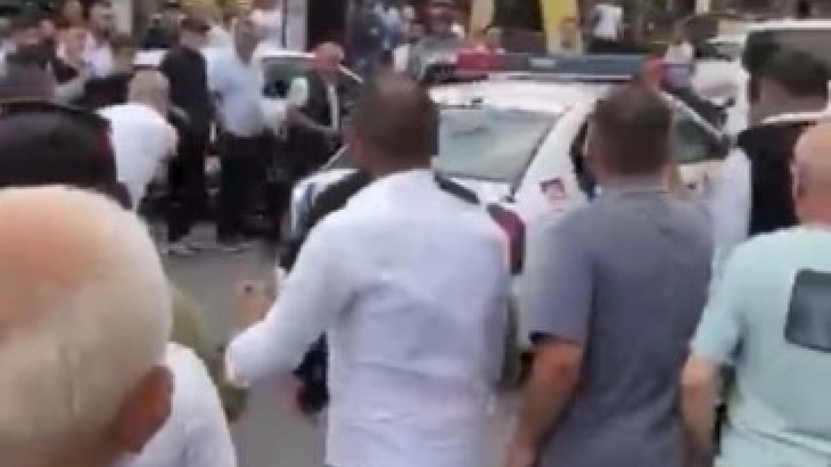 Çekmeköy'de bir çocuğu taciz ettiği iddia edilen şahsa meydan dayağı