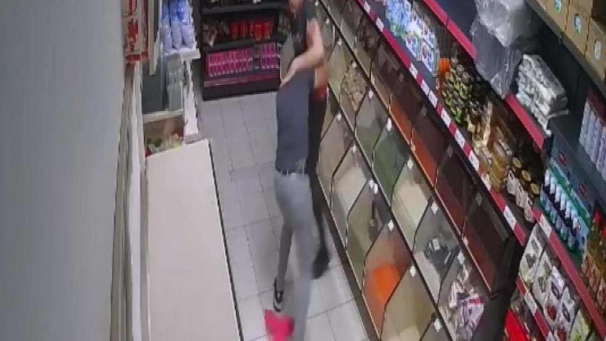 Kayseri’de pazarlamacı market sahibini dövdü