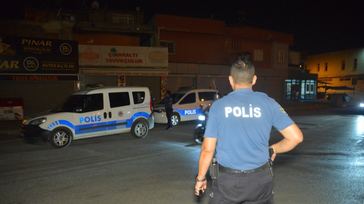 Adana'da silahlı kavgada yoldan geçen kadın vuruldu